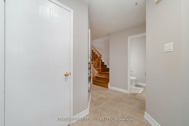 5649 Cortina Cres, House semidetached with 3 bedrooms, 4 bathrooms and 3 parking in Mississauga ON | Image 37