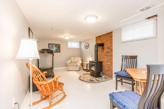 392 Codrington St, House detached with 2 bedrooms, 2 bathrooms and 5 parking in Barrie ON | Image 16