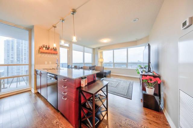 1202 - 15 Legion Rd, Condo with 2 bedrooms, 1 bathrooms and 1 parking in Toronto ON | Image 7