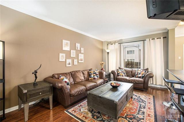 714 Regiment Avenue, Townhouse with 3 bedrooms, 4 bathrooms and 3 parking in Ottawa ON | Image 5