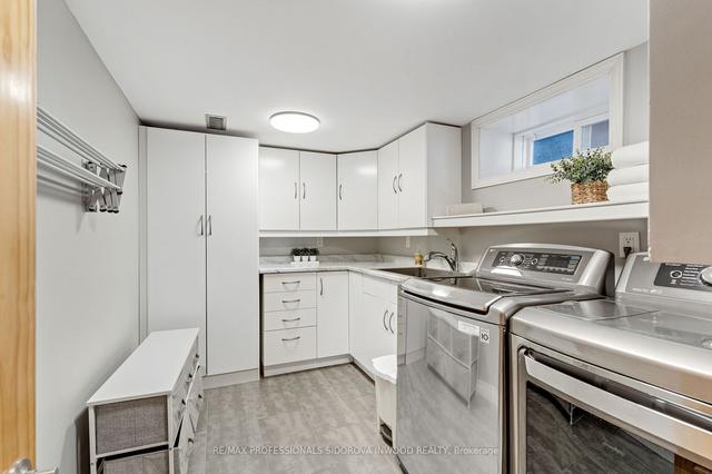 27 Parkview Gdns, House detached with 3 bedrooms, 3 bathrooms and 2 parking in Toronto ON | Image 18