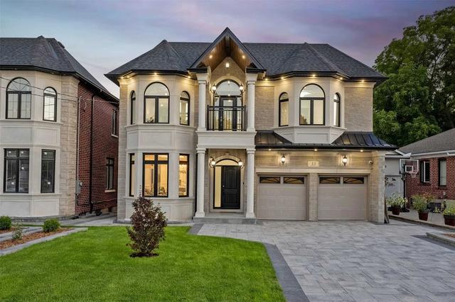 33 Mackinac Cres, House detached with 4 bedrooms, 6 bathrooms and 8 parking in Toronto ON | Image 1