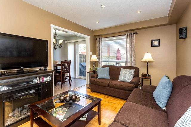 6 Queen Anne Dr, House attached with 3 bedrooms, 3 bathrooms and 2 parking in Brampton ON | Image 6