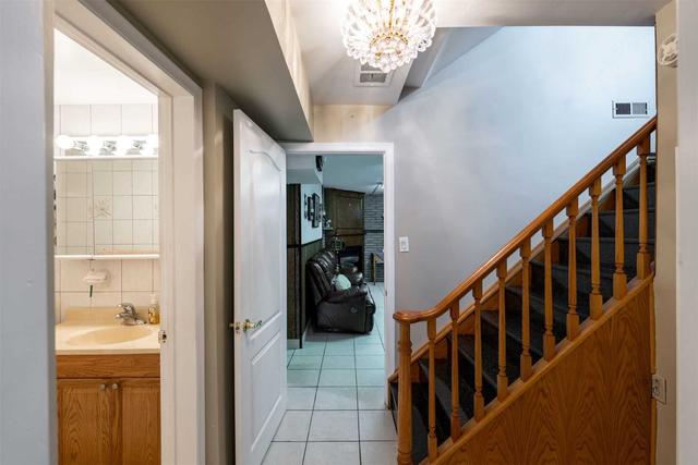 20 Newlin Cres, House semidetached with 3 bedrooms, 2 bathrooms and 2 parking in Toronto ON | Image 19