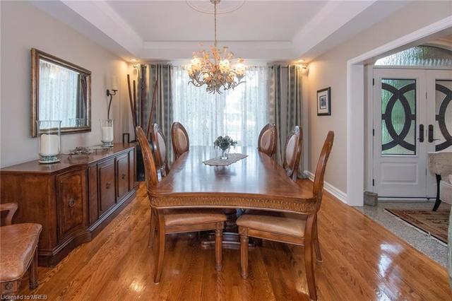 2135 Westoak Trails Boulevard, House detached with 5 bedrooms, 3 bathrooms and 5 parking in Oakville ON | Image 11