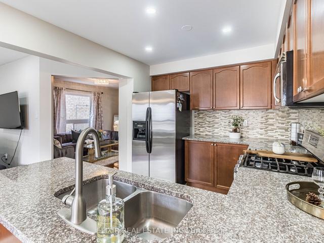 48 Hollingsworth Circ, House semidetached with 4 bedrooms, 4 bathrooms and 4 parking in Brampton ON | Image 9