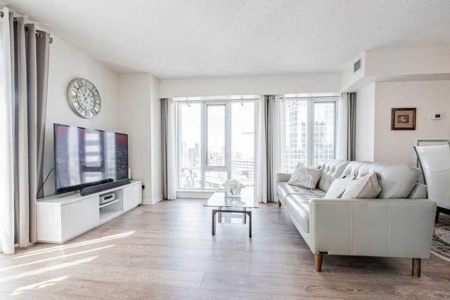 2408 - 210 Victoria St, Condo with 2 bedrooms, 2 bathrooms and 1 parking in Toronto ON | Image 5