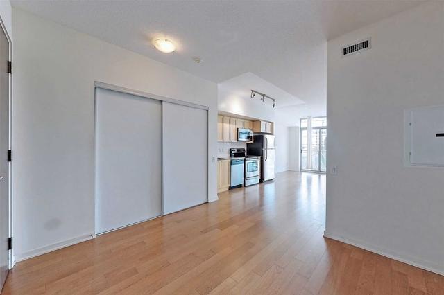 704 - 105 The Queensway Ave, Condo with 1 bedrooms, 1 bathrooms and 0 parking in Toronto ON | Image 3