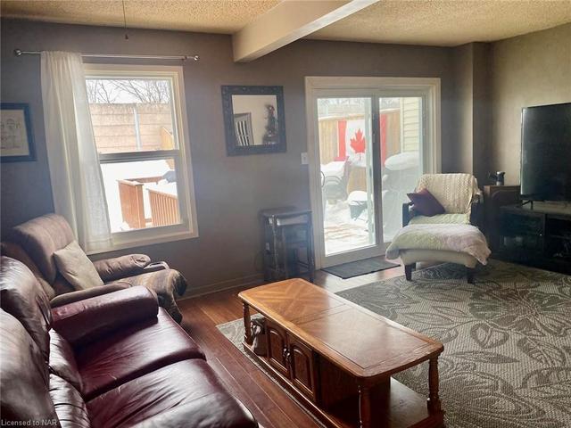 6510 Laguna Court, House semidetached with 3 bedrooms, 1 bathrooms and 2 parking in Niagara Falls ON | Image 6