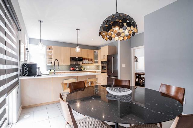 17 Compass Way, Townhouse with 3 bedrooms, 3 bathrooms and 4 parking in Mississauga ON | Image 3
