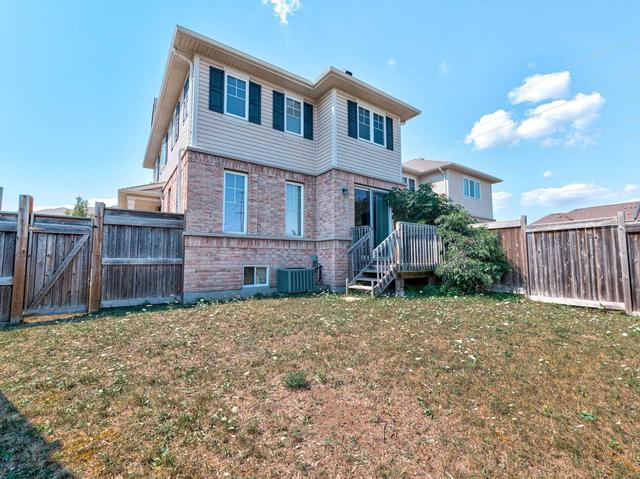 2001 Trawden Way, House attached with 4 bedrooms, 3 bathrooms and 4 parking in Oakville ON | Image 29