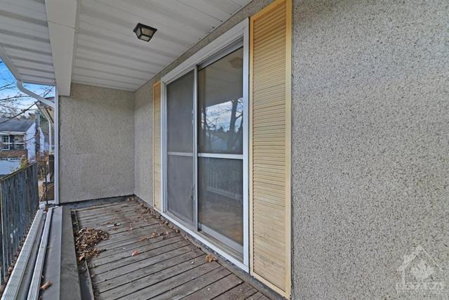 17 Estelle Crescent, Townhouse with 3 bedrooms, 2 bathrooms and 4 parking in Ottawa ON | Image 24