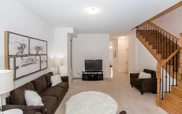321 Robert Parkinson Dr, House attached with 3 bedrooms, 3 bathrooms and 2 parking in Brampton ON | Image 5