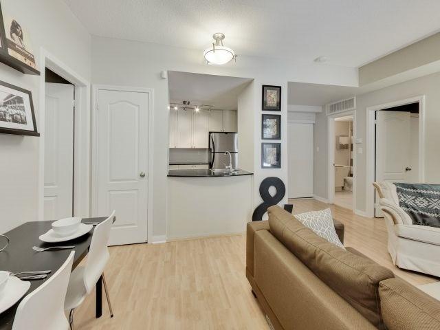 th30 - 78 Carr St, Townhouse with 2 bedrooms, 2 bathrooms and 1 parking in Toronto ON | Image 3