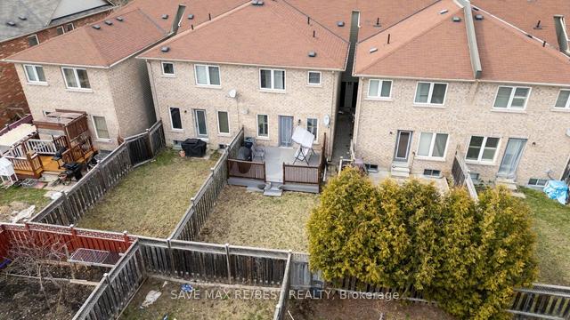 163 Crystal Glen Cres, House attached with 3 bedrooms, 3 bathrooms and 3 parking in Brampton ON | Image 33