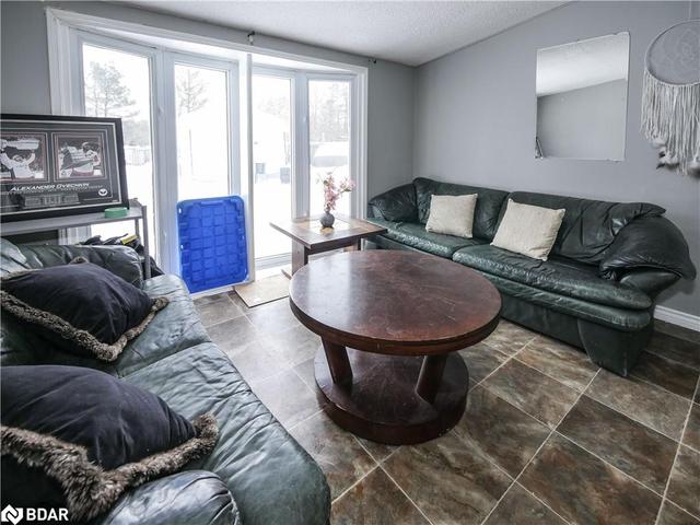 4876 90 County Road, House detached with 3 bedrooms, 1 bathrooms and 6 parking in Springwater ON | Image 14