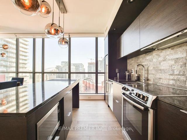 1606 - 8 Charlotte St, Condo with 2 bedrooms, 2 bathrooms and 1 parking in Toronto ON | Image 7