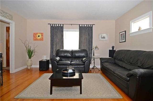 32 Joseph St, House detached with 3 bedrooms, 2 bathrooms and 3 parking in Markham ON | Image 4