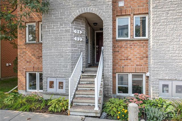92 Strathaven Private, House attached with 3 bedrooms, 2 bathrooms and 1 parking in Ottawa ON | Image 2
