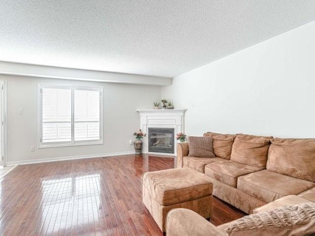 29 Irene Cres, House attached with 3 bedrooms, 3 bathrooms and 2 parking in Brampton ON | Image 12