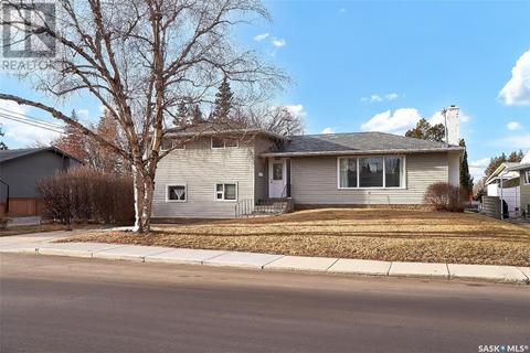 408 Garrison Crescent, House detached with 6 bedrooms, 2 bathrooms and null parking in Saskatoon SK | Card Image