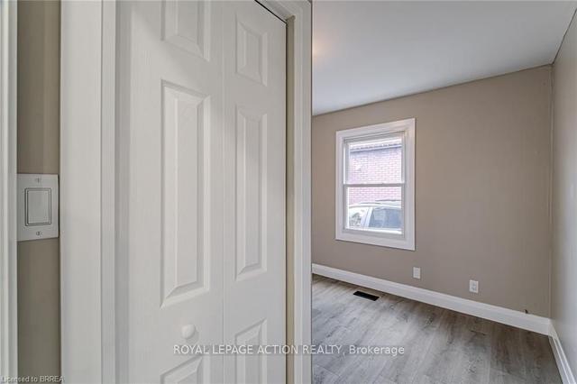 48 Gladstone Ave, House detached with 1 bedrooms, 1 bathrooms and 2 parking in Brantford ON | Image 9