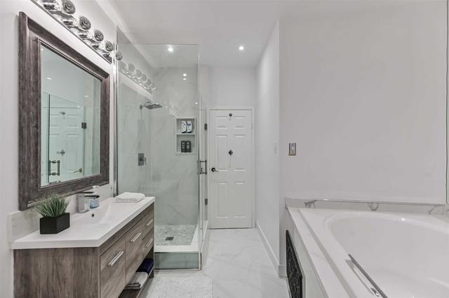 3009 - 25 The Esplanade St, Condo with 2 bedrooms, 1 bathrooms and 0 parking in Toronto ON | Image 17