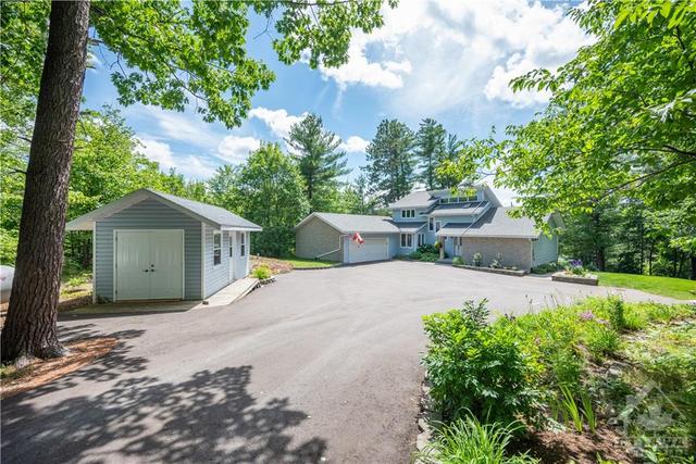 121 Rosebrugh Road, House detached with 3 bedrooms, 4 bathrooms and 10 parking in Greater Madawaska ON | Image 3
