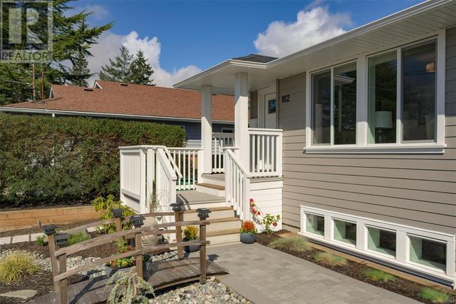 812 Mann Ave, House detached with 3 bedrooms, 3 bathrooms and 2 parking in Saanich BC | Image 49