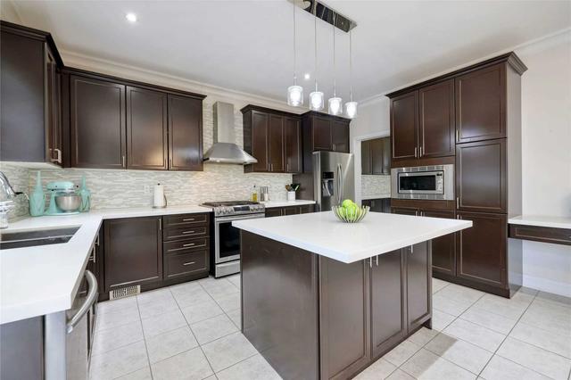 6 Ivanhoe Crt, House detached with 4 bedrooms, 5 bathrooms and 6 parking in Brampton ON | Image 6