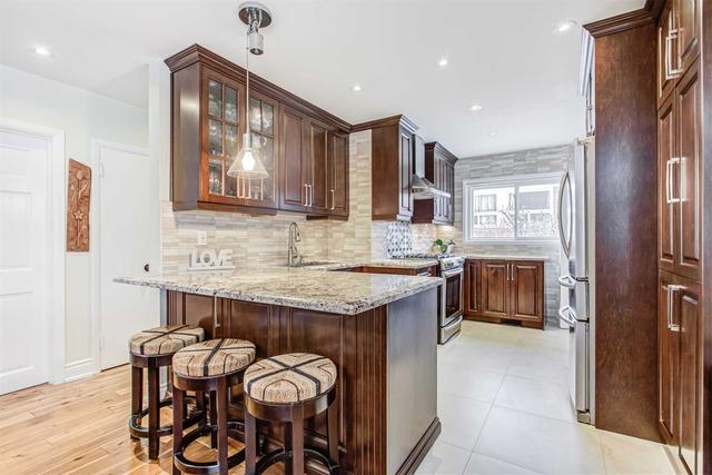 157 Cottonwood Dr, House detached with 5 bedrooms, 3 bathrooms and 8 parking in Toronto ON | Image 6