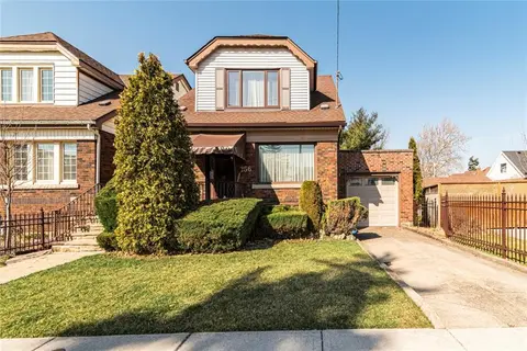 256 Wexford Avenue S, House detached with 3 bedrooms, 1 bathrooms and 1 parking in Hamilton ON | Card Image
