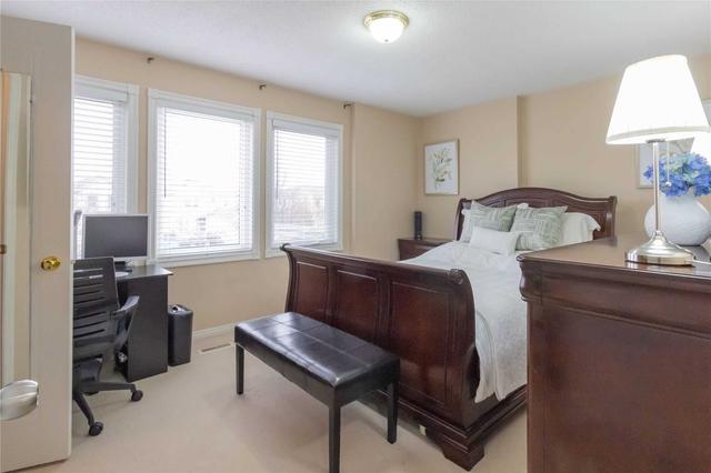 34 Nectarine Cres, House detached with 3 bedrooms, 3 bathrooms and 4 parking in Brampton ON | Image 6
