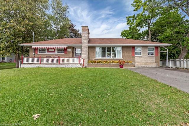 273 Dundas Street W, House detached with 3 bedrooms, 2 bathrooms and 4 parking in Greater Napanee ON | Image 1
