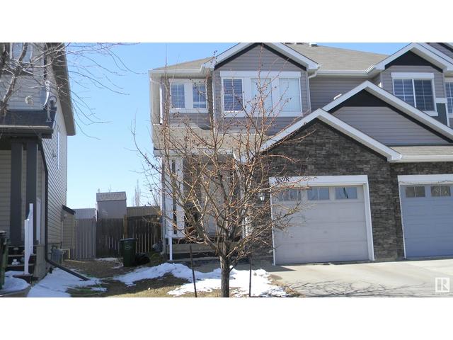 3528 16 St Nw, House semidetached with 3 bedrooms, 2 bathrooms and null parking in Edmonton AB | Image 3