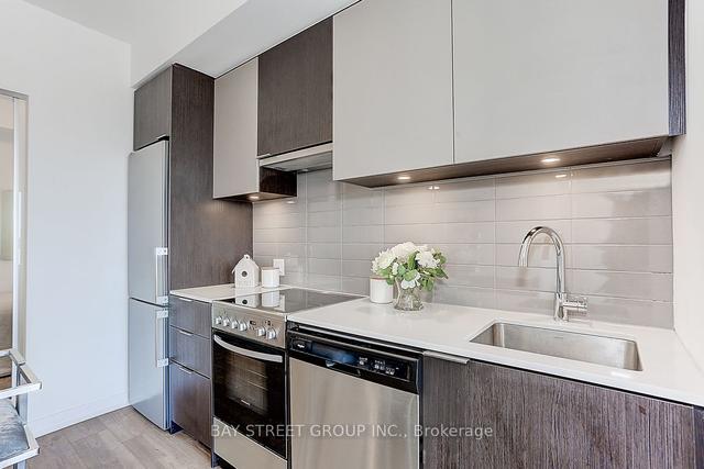 2905 - 203 College St, Condo with 1 bedrooms, 2 bathrooms and 0 parking in Toronto ON | Image 3