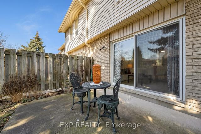 61 - 242 Lakeport Rd, Townhouse with 3 bedrooms, 2 bathrooms and 1 parking in St. Catharines ON | Image 19