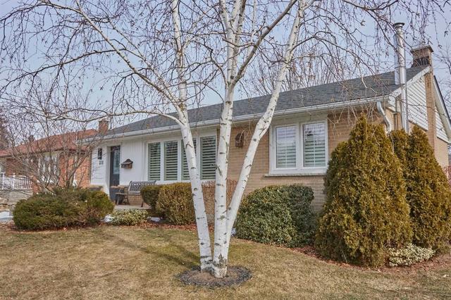 211 Lee Ave, House detached with 2 bedrooms, 2 bathrooms and 6 parking in Whitby ON | Image 34