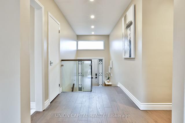 12 Firthway Crt, House detached with 3 bedrooms, 2 bathrooms and 5 parking in Toronto ON | Image 34