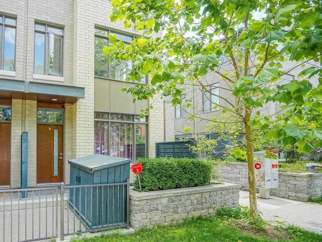th10 - 5 St Bartholomew St, Townhouse with 3 bedrooms, 3 bathrooms and 1 parking in Toronto ON | Image 1