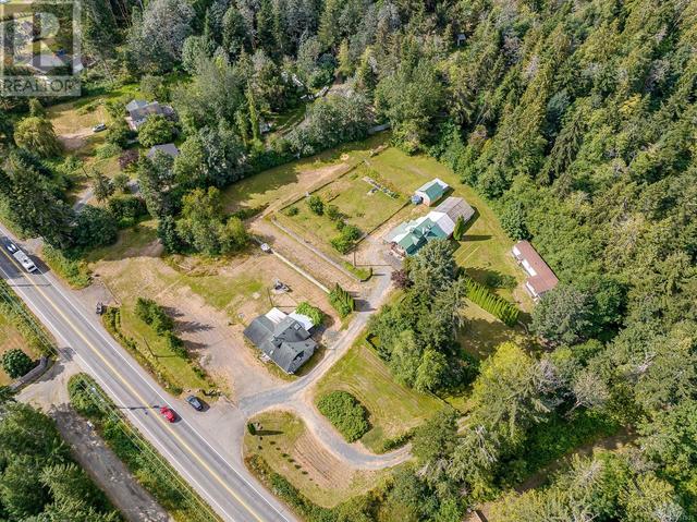 8185 Island Hwy S, House detached with 4 bedrooms, 4 bathrooms and 6 parking in Comox Valley A BC | Image 1