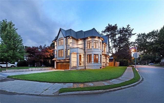 22 Knollview Cres, House detached with 5 bedrooms, 6 bathrooms and 6 parking in Toronto ON | Image 8