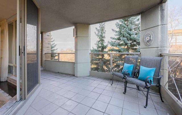 404 - 225 The Donway W, Condo with 3 bedrooms, 3 bathrooms and 2 parking in Toronto ON | Image 4