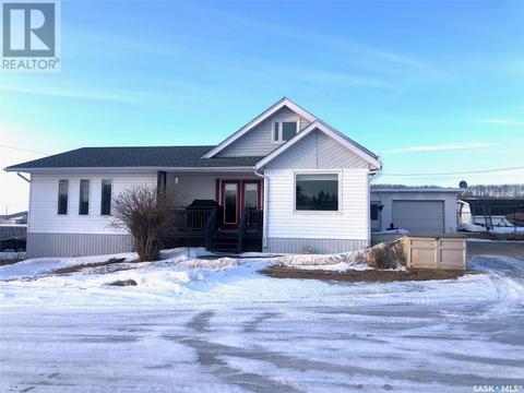 609 Weikle Avenue, House detached with 3 bedrooms, 3 bathrooms and null parking in Sturgis SK | Card Image