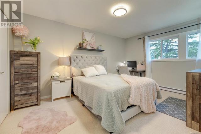 15 - 3981 Nelthorpe St, House attached with 2 bedrooms, 2 bathrooms and 2 parking in Saanich BC | Image 12