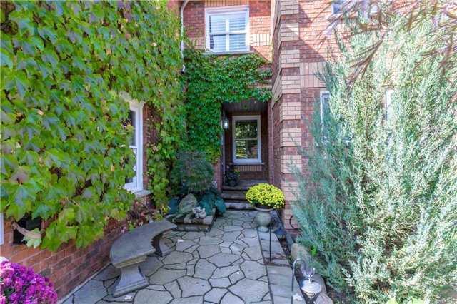728 Shanahan Blvd, House attached with 3 bedrooms, 3 bathrooms and 2 parking in Newmarket ON | Image 2