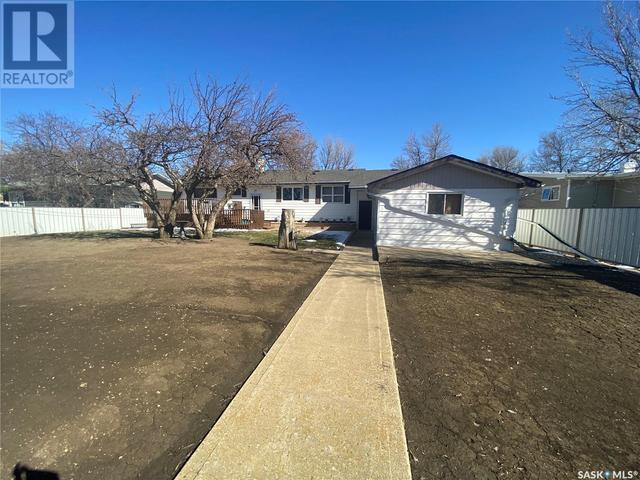 114 3rd Avenue E, House detached with 3 bedrooms, 2 bathrooms and null parking in Gravelbourg SK | Image 25