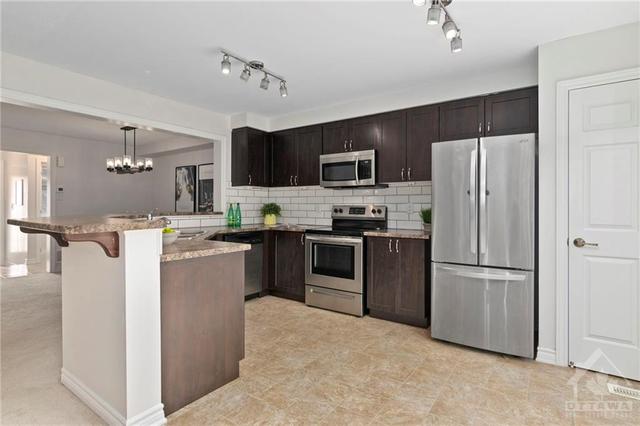 114 Lanceleaf Way, Townhouse with 3 bedrooms, 3 bathrooms and 3 parking in Ottawa ON | Image 9