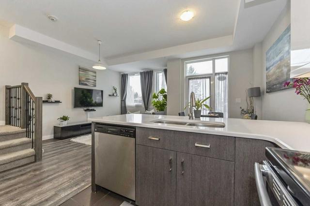 at2 - 53 Arthur St S, Townhouse with 2 bedrooms, 3 bathrooms and 1 parking in Guelph ON | Image 3
