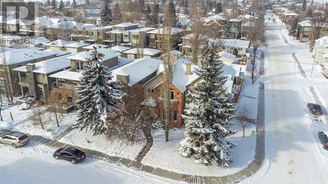 2304 3 Avenue Nw, House semidetached with 3 bedrooms, 2 bathrooms and 2 parking in Calgary AB | Image 3